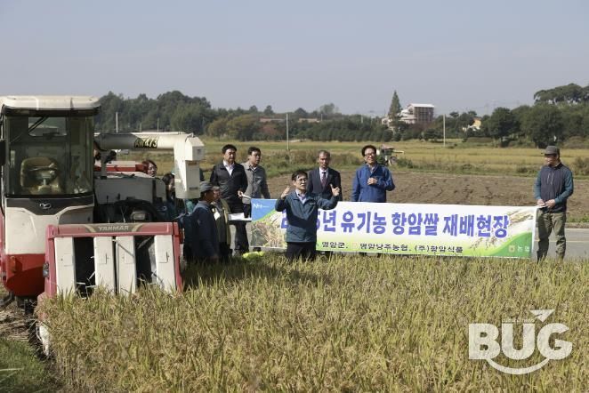 영암군, 친환경 기능성쌀 수확 현장서 농업인과 소통