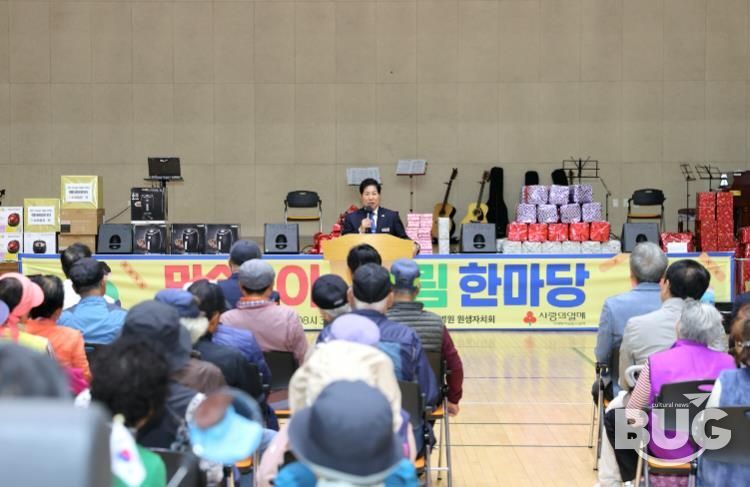 고흥군, 2025년 소록도 주민 어울림 한마당 성료 (1) - 공영민 고흥군수가 지난 23일 국립소록도병원 복합문화센터에서 열린 ‘소록도 주민 어울림 한마당’ 행사에서 축사를 하고 있다