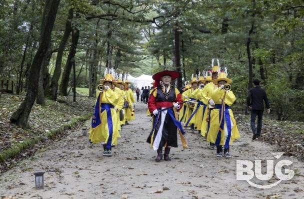 2025 동구릉 힐링 예술제’의 시작을 알리는 건원취타대의 개막 행진 모습(사진=구리문화원)