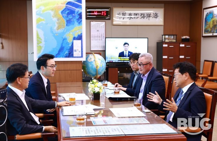 손병복 울진군수는 김성범 해양수산부 차관과 면담을 갖고 최근 운항이 중단된 울진(후포)~울릉(사동) 항로의 크루즈선 지속 운항 또는 대체선(쾌속선 등) 투입 방안을 건의했다.