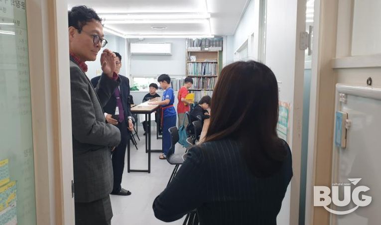 강북교육지원청 박상걸 행정지원국장이 27일 써니영어학원에서 특별 정기 지도점검을 했다