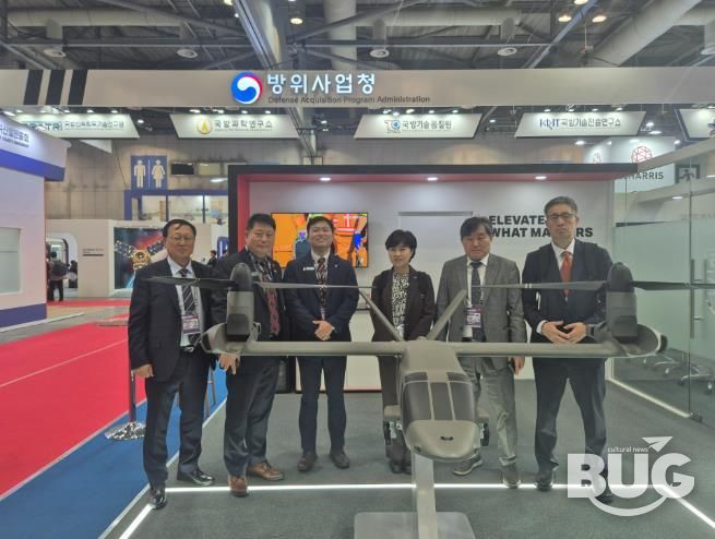 우주항공국장, BELL TEXTRON 부스 방문