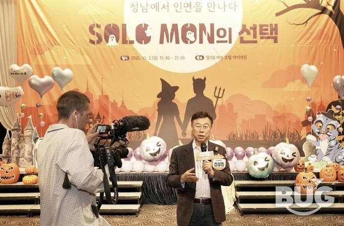 신상진 성남시장이 ‘솔로몬의 선택’ 행사를 취재 나온 영국 일간지 ‘더 가디언’과 인터뷰 중이다