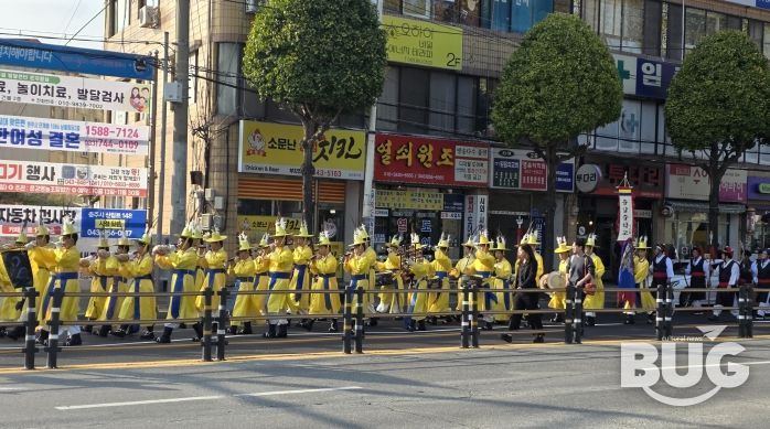 충청감영문화제 행사 성황리 개최(관찰사 순력행차가 진행되고 있다.