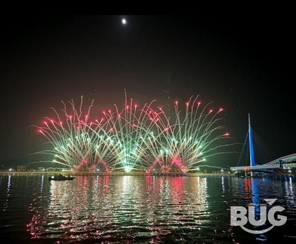 창원시, 제25회 마산가고파국화축제, 불꽃쇼로 가을밤 수 놓았다